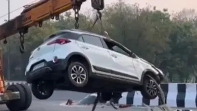 नोएडा के थाना सेक्टर 39 क्षेत्र में बुधवार तेज रफ्तार कार का कहर देखने को मिला। कार ने एक सिक्योरिटी गार्ड को टक्कर मार दी।