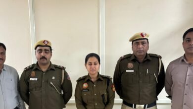 दिल्ली पुलिस दिल की पुलिस फिर एक बार साबित करते हुए आग में फसे 10 लोगो को देवदूत बनकर बचाई जान