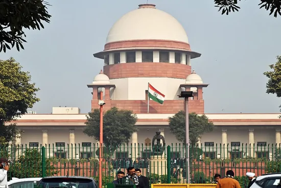 ग्रेटर नोएडा कोर्ट में सीसीटीवी कैमरे बंद होने के बाद सुप्रीम कोर्ट ने उत्तर प्रदेश सरकार को नोटिस जारी किया है।