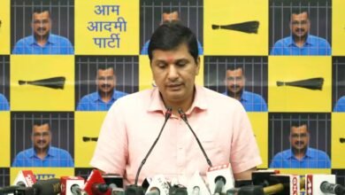 आम आदमी पार्टी ने एलजी पर जमकर बोला हमला, कहा- अपना मूल काम छोड़ कर रहे सबकुछ