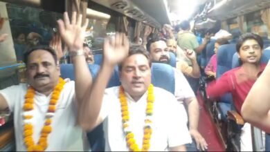झंडेवाला हनुमान मंदिर से बाबा खाटू श्याम दरबार के लिए एक चार बसों का काफिला निकला