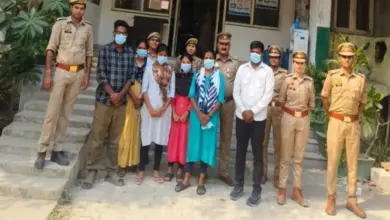 बी-टेक की छात्रा और उसकी कजन बहन को बाइबल पढ़ने के लिए प्रेरित करने और उनके धर्मांतरण करने के लिए उकसाने का आरोप लगाते हुए एक व्यक्ति ने थाना एक्सप्रेसवे में रिपोर्ट दर्ज कराई