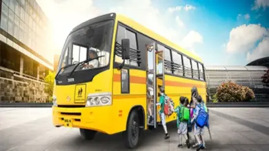 बस में बैठने की क्षमता के आधार पर अग्निशमन यंत्र होनी चाहिए। बच्चों की सूची होनी चाहिए। जिसमें नाम, पता, ब्लड ग्रुप और रूट चार्ट शामिल हो। बच्चों की सुरक्षा के लिए ड्राइवर के अलावा एक सहायक भी होना चाहिए