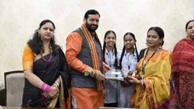 दूसरे दलों के नेताओं का भाजपा में शामिल होने का सिलसिला लगातार जारी है। इसी कड़ी में सोमवार को मुख्यमंत्री आवास संत कबीर कुटीर पर लोकतंत्र सुरक्षा पार्टी व आम आदमी पार्टी के पदाधिकारियों सहित गुहला चीका विधानसभा के गांव पटाक माजरा से गुरजीत सिंह के साथ आये हजारों की संख्या में लोगों ने भाजपा ज्वाइन की।