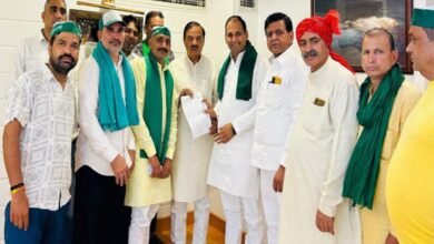 भारतीय किसान यूनियन भानु के एक प्रतिनिधिमंडल ने शनिवार को गौतमबुद्ध नगर सांसद डा. महेश शर्मा से मुलाकात की।