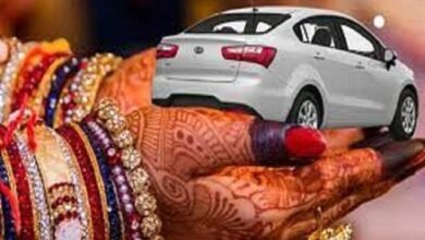 सूरजपुर थाना क्षेत्र में एक महिला को सिर्फ इसीलिए प्रताड़ित किया क्यूंकि उसके पिता दहेज में फॉर्च्यूनर कार और प्लाट नहीं दे पाए।