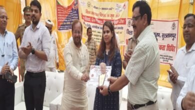 इस अवसर पर डीएम मनीष कुमार वर्मा ने जिले के लोगों से अपील करते हुए कहा कि भारतीय समाज में रक्तदान को महादान कहा गया है।