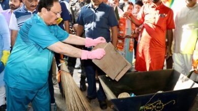 -स्वास्थ्य सचिव ने एम्स निदेशक, प्रोफेसर, डॉक्टर संग अस्पताल परिसर में किया श्रमदान