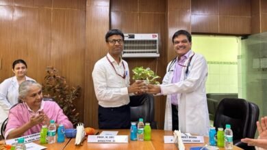-एम्स निदेशक ने एक पेड़ मां के नाम अभियान के तहत बल्लभगढ़ में किया पौधरोपण