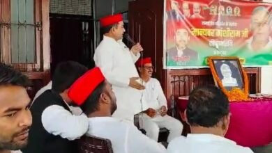 समाजवादी पार्टी नोएडा महानगर संगठन द्वारा सपा नोएडा महानगर कैंप कार्यालय कंचनजंगा मार्केट सेक्टर 53 में महानगर अध्यक्ष डॉक्टर आश्रय गुप्ता की अध्यक्षता में गरीबों दलितों पिछड़ों एवं अल्पसंख्यकों की आवाज काशीराम की पुण्यतिथि के अवसर पर एक श्रद्धांजलि सभा एवं विचार गोष्ठी का आयोजन किया गया।