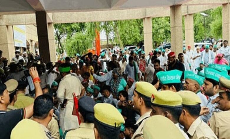 हजारों किसान कल कलेक्ट्रेट का घेराव करेंगे