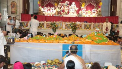 इस्कॉन मंदिर में श्रद्धालुओं ने की 20 फीट लंबे गोवर्धन पर्वत की पूजा
