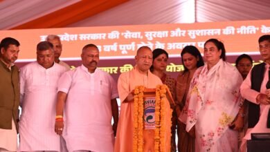 - सीएम योगी ने आगरा में 635 करोड़ रुपये की 128 परियोजनाओं का किया लोकार्पण व शिलान्यास, योगी सरकार के 8 वर्षों में यूपी में सरकार के कामकाज पर "एक झलक" रिपोर्ट कार्ड डॉक्यूमेंट्री दिखाई गई