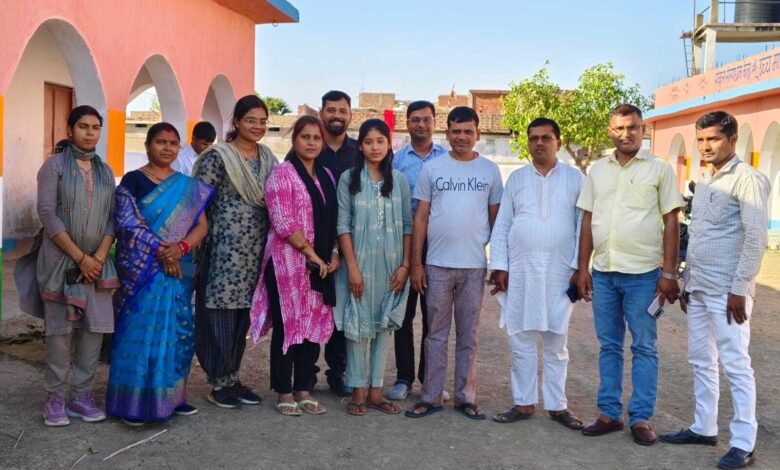 उत्तर प्रदेश, नोएडा: उत्कृष्ट प्रदर्शन करने वाली बेटियों को किया सम्मानित