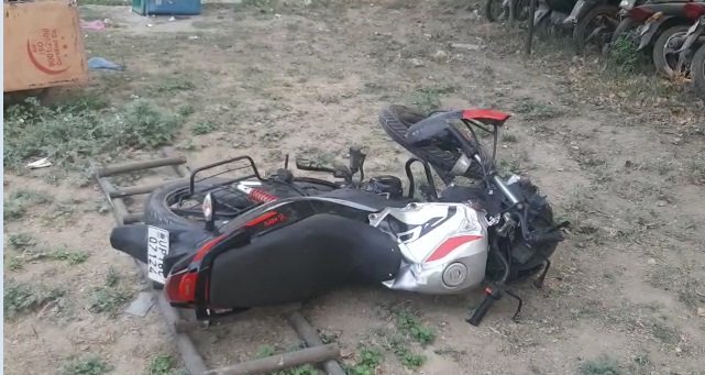 उत्तर प्रदेश, नोएडा: बाइक की टक्कर से पैदल जा रहे व्यक्ति की मौत