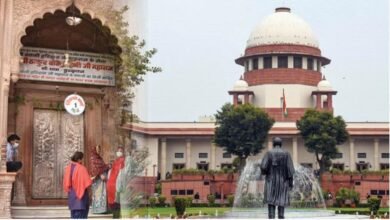 कोर्ट ने कड़े लहजे में कहा कि आप ऐसा नहीं कर सकते हैं, आप इस तरह के खेल खेलना व चालें बंद कीजिए